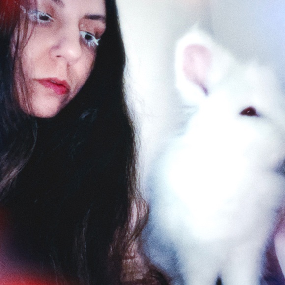 Meet your Posher, Rae - Picture 3 of 6